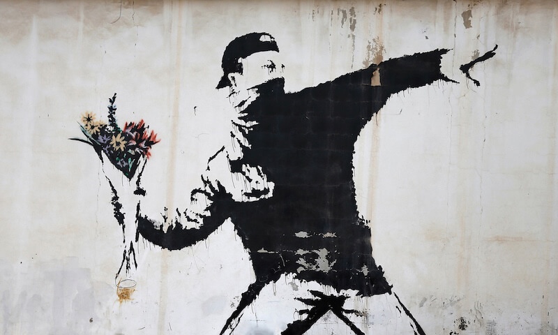 Carta Da Parati Arte Banksy Lanciatore Di Fiori Graffiti - Fotomurale