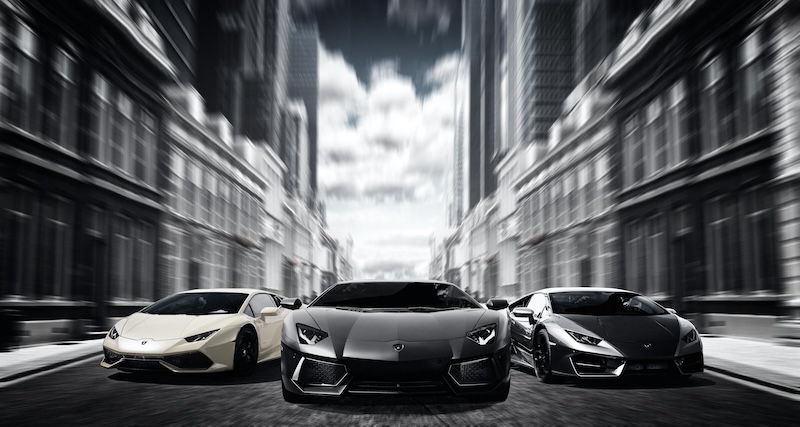 Carta Da Parati Supercar Lamborghini in Città Moderna - Fotomurale